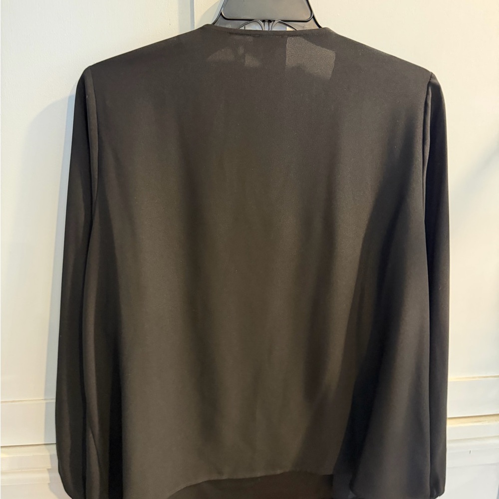 Vince Camuto Black v- neck dress shirt with Silver Trim. - Picture 4 of 4